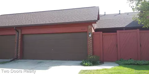 42140 Lochmoor St #4, Clinton Township, MI 48038