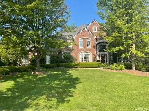 4666 Goodison Place Dr, Rochester, MI 48306