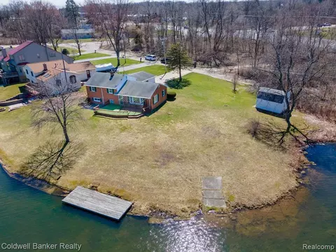 9850 Rilton Ct, Clarkston, MI 48348