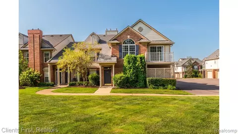 3492 Oakmonte Blvd, Rochester, MI 48306
