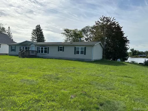 4426 Arden Park Dr, Dayton, MI 48760