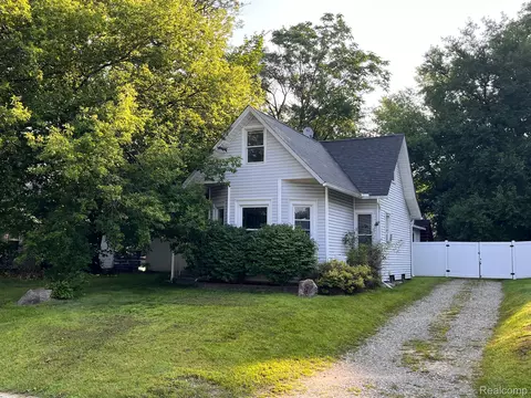 207 S East St, Brighton, MI 48116