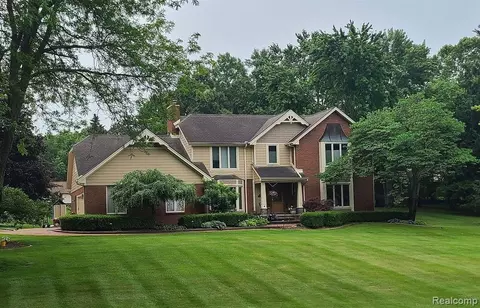 1909 Jason Dr, Commerce Twp, MI 48382