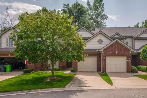 25920 Ashby Dr, Harrison Township, MI 48045