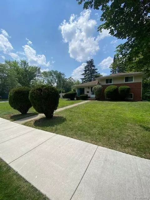 28405 Sutherland St, Southfield, MI 48076