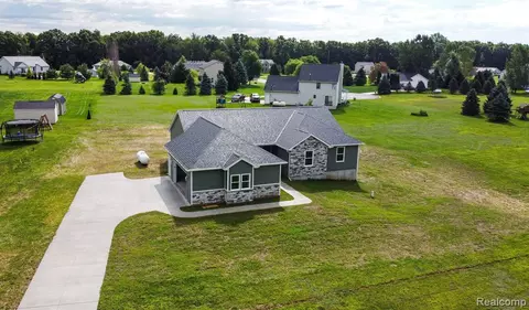 7789 Hidden Circle Dr, Byron, MI 48418