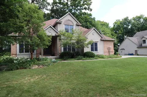 9441 Fair Oaks Dr, Goodrich, MI 48438