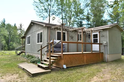 1150 Flamingo Dr, Saint Helen, MI 48656