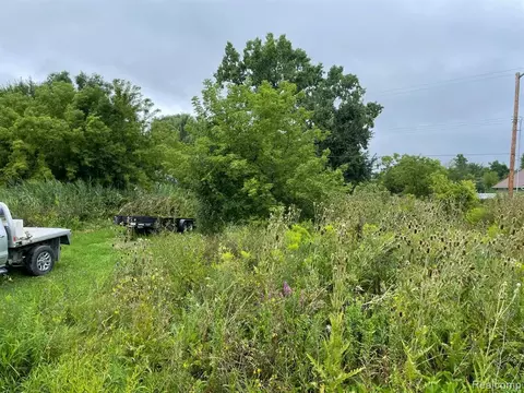946 Carroll St, Marine City, MI 48039