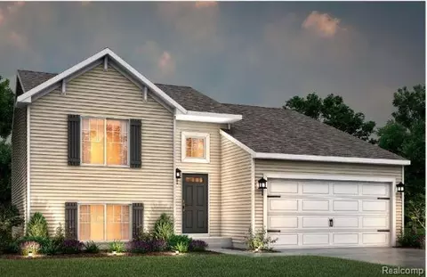 211 Creek Pointe Cir, Shiawassee, MI 48429