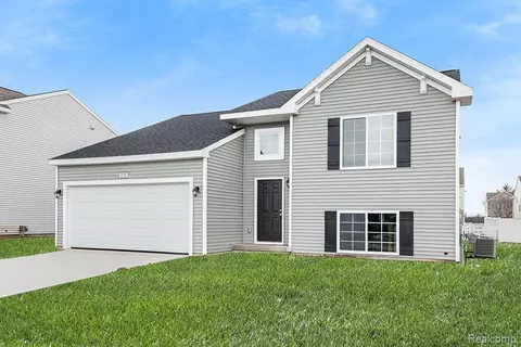 2889 Jordan River Dr, Handy, MI 48836