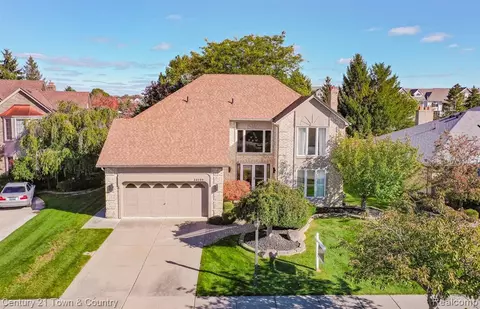 44180 Dunham Ct, Clinton Township, MI 48038