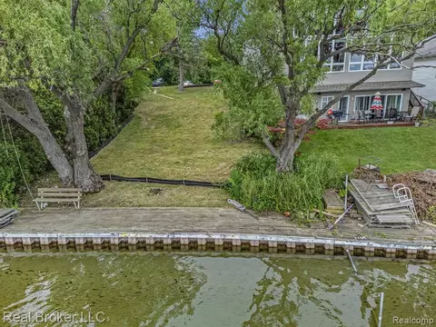 4591 Ennismore Dr, Clarkston, MI 48346