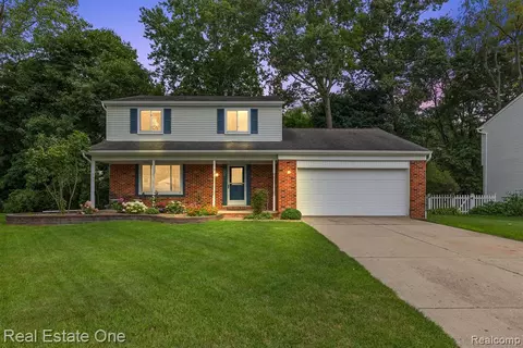 3312 Ashley Dr, Lake Orion, MI 48359