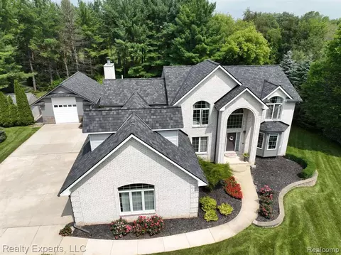 1124 Bishop Rd, Saline, MI 48176