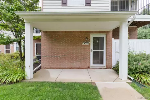 3320 Kneeland Cir, Howell, MI 48843