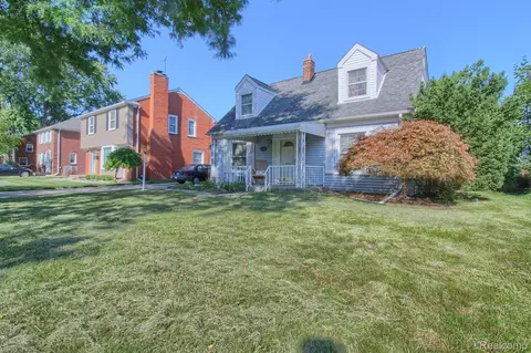 2575 Edgemont St, Trenton, MI 48183