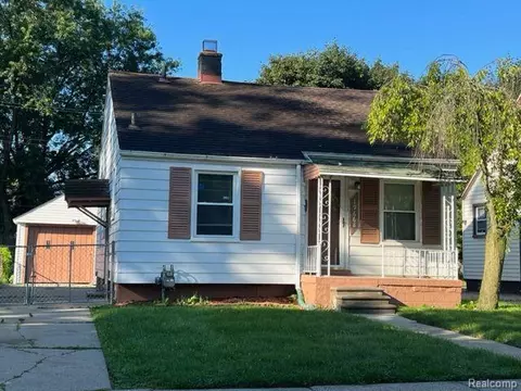 19668 Kenosha St, Harper Woods, MI 48225