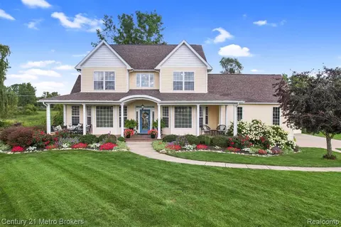 8201 Tewksbury Pl, Grand Blanc, MI 48439