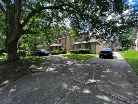 29083 Appleblossom Ln, Farmington Hills, MI 48331