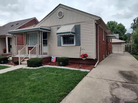 13284 Sycamore St, Southgate, MI 48195