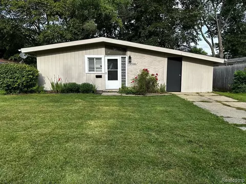 29880 Fairfax St, Southfield, MI 48076