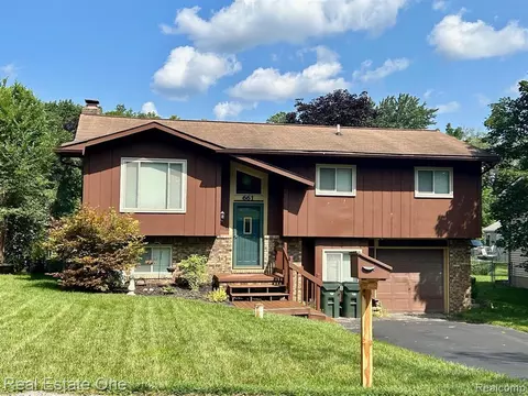 661 Harry Paul Dr, Lake Orion, MI 48362