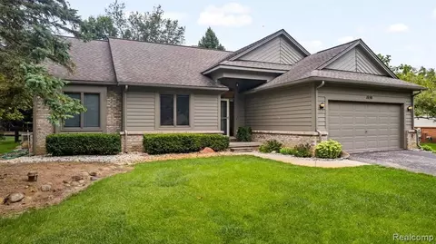 1850 Megans Meadow Dr, Commerce Twp, MI 48390