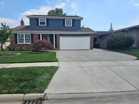 4855 Hillcrest Rd, Trenton, MI 48183