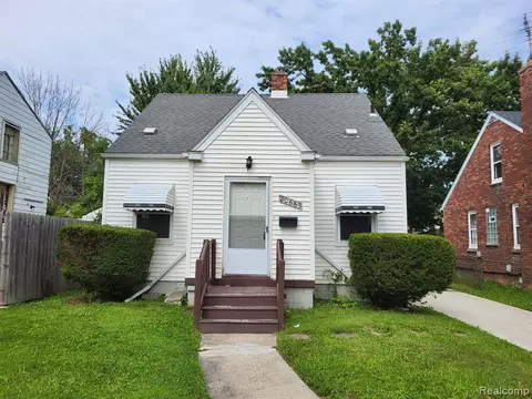 20665 Kenosha St, Harper Woods, MI 48225