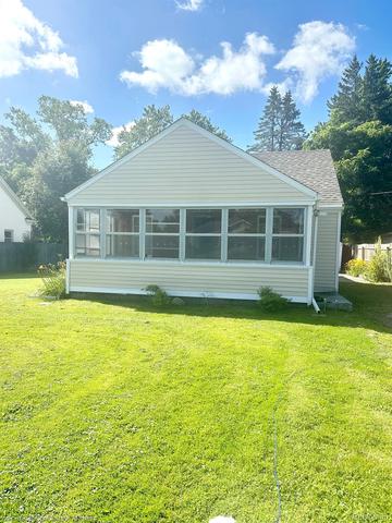 3907 Ravenswood Rd, Marysville, MI 48040