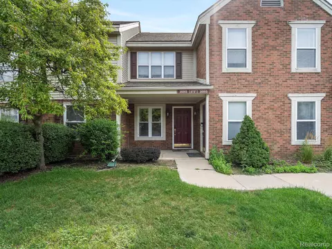 1692 Clemens Cir, Rochester Hills, MI 48307