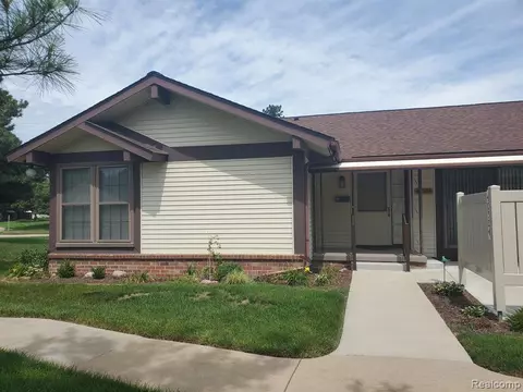 40504 Newport Dr, Plymouth, MI 48170