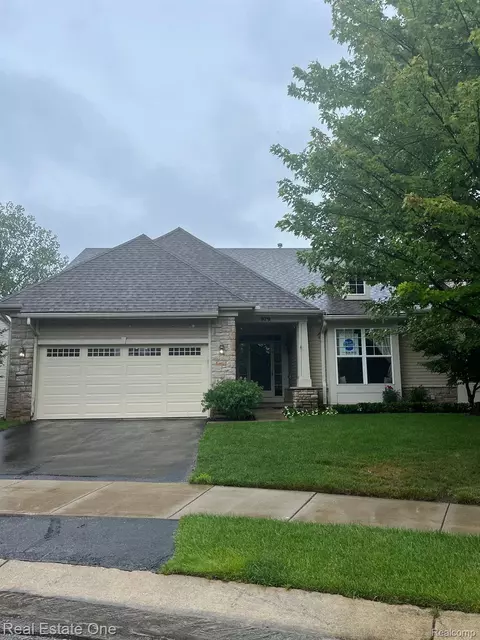 979 Stony Lake Crt Ct, Oxford, MI 48371