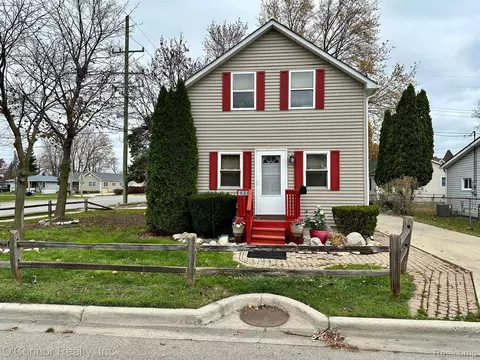 428 Brown St, Marine City, MI 48039