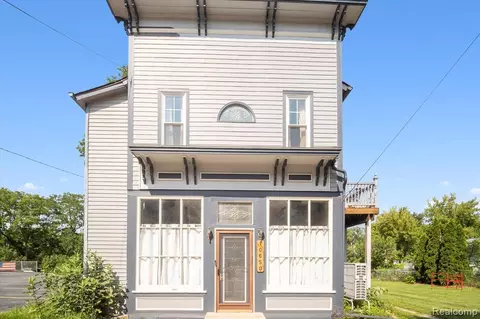 10650 Hamburg Rd, Hamburg, MI 48139