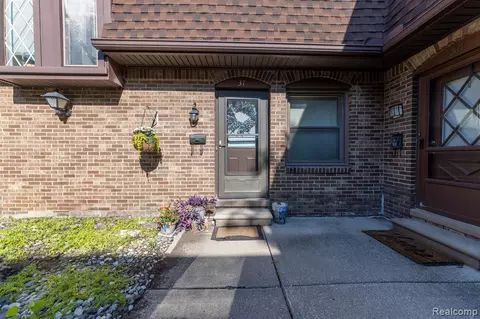 5005 Crooks Rd #37, Royal Oak, MI 48073