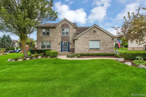 3878 Kossuth Rd, Lake Orion, MI 48360