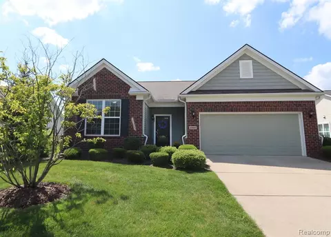 23937 St Clair Dr, Flat Rock, MI 48134