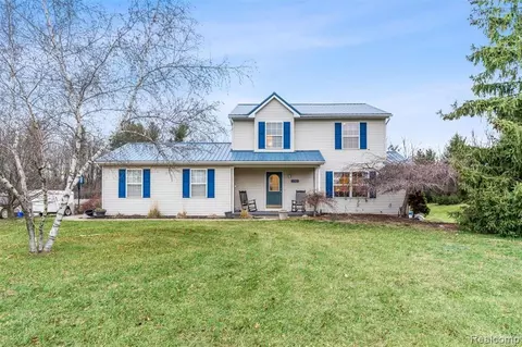 10050 Redhawk, Perry, MI 48872