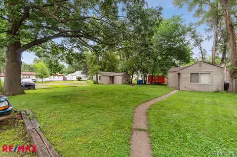 1451 Hendricks Way, Waterford, MI 48328