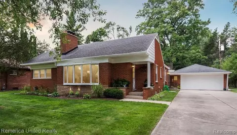 17461 Kinloch St W, Redford, MI 48240