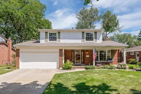 40370 Flagstaff Dr, Sterling Heights, MI 48313