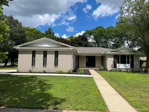2353 Hinge Dr, Troy, MI 48083