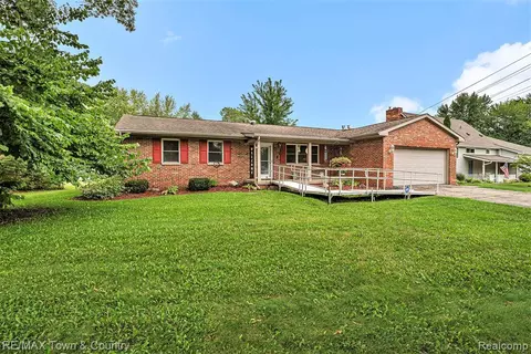 937 Springview Dr, Flushing, MI 48433 photo 1