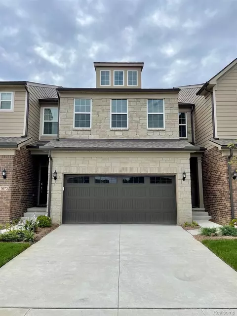 942 Addison Cir, Commerce, MI 48390