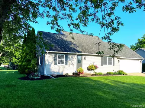 4869 Hemlock Ln, Cass City, MI 48726