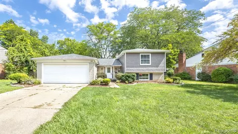 2897 Renfrew St, Ann Arbor, MI 48105