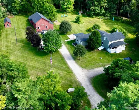 6188 Denton Hill Rd, Fenton, MI 48430