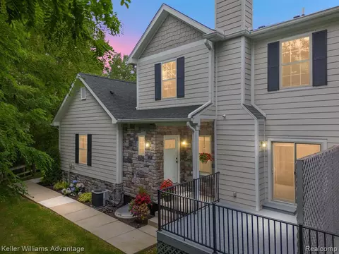 1714 Barrington Ct, Lake Orion, MI 48360